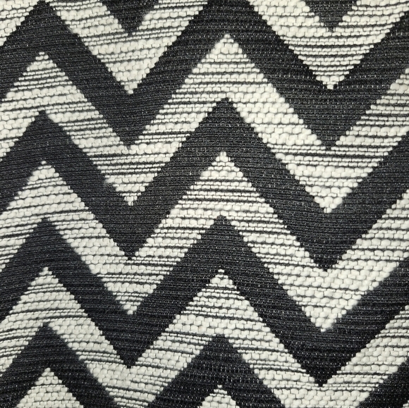 Knit chevron  black and white miniskirt - Picture 5 of 9